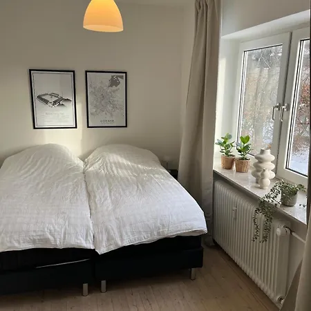 Hyggelig Taet Pa Centrum Og Letbanestop * Оденсе