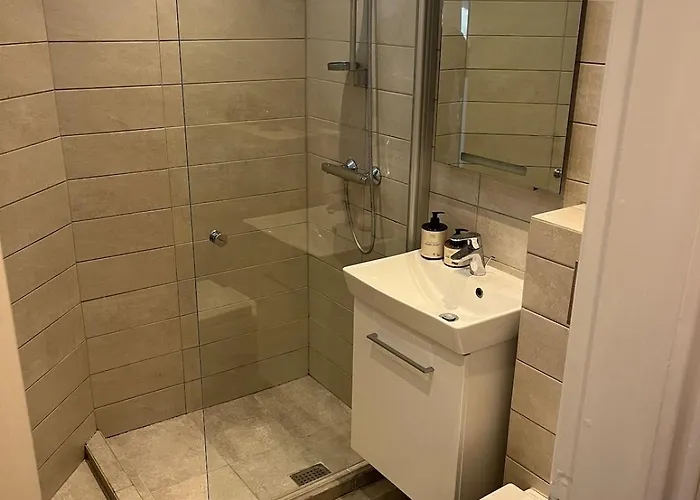 Апартаменты Hyggelig Taet Pa Centrum Og Letbanestop *