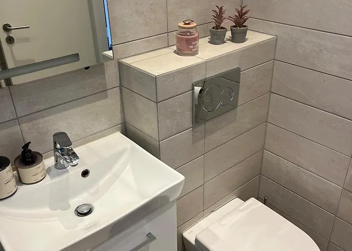 Апартаменты Hyggelig Taet Pa Centrum Og Letbanestop Оденсе