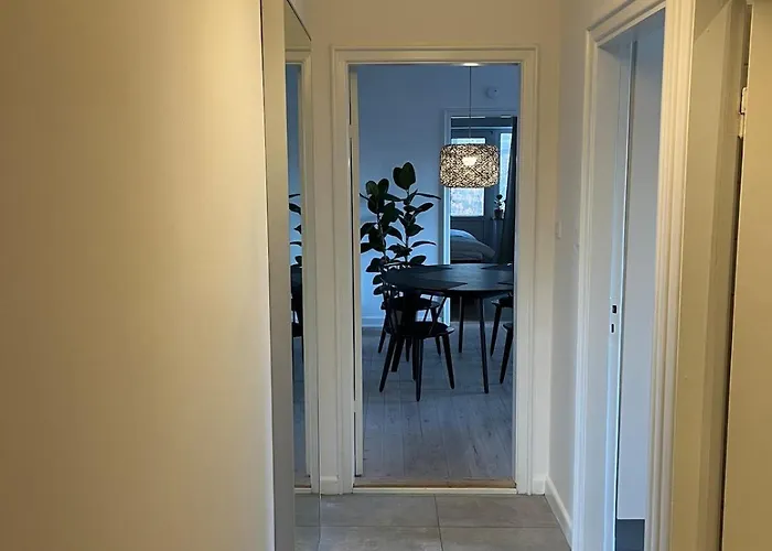 Hyggelig Taet Pa Centrum Og Letbanestop * Оденсе